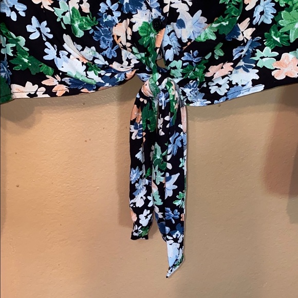 H&M Top - Picture 3 of 5